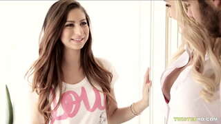 Nevainīgu aukle izpaužas threesomed