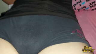 ���စ်ထိသူမလာျများ၏ရှေ့မှောက်၌သူမ၏ညီအစ်ကို