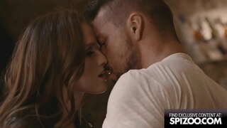 Slank Skjønnhet Elsker Å Spille Med Fremmede