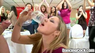 Dancingcock Gwo Kòk Chante Selebrasyon