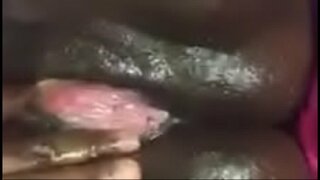 Ludanta spriteco dat ĉokolado malseka pussy