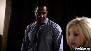 Sexy babe sucks granda malfacile black cock