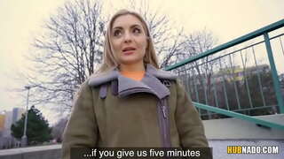 Caty چومنے میں FakeHub