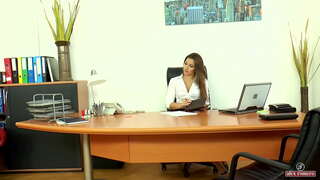 Nagusia Dani Daniels hairy pussy betetako espermatozoide (Part 1)