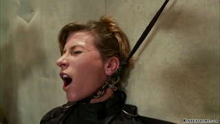 Strapped brunette MILF budak Ariel X pinned dina illuminating tabel saterusna dipasung meunang anal x_x jeung kabayang dina hiji iteuk di leungeun master Orlando